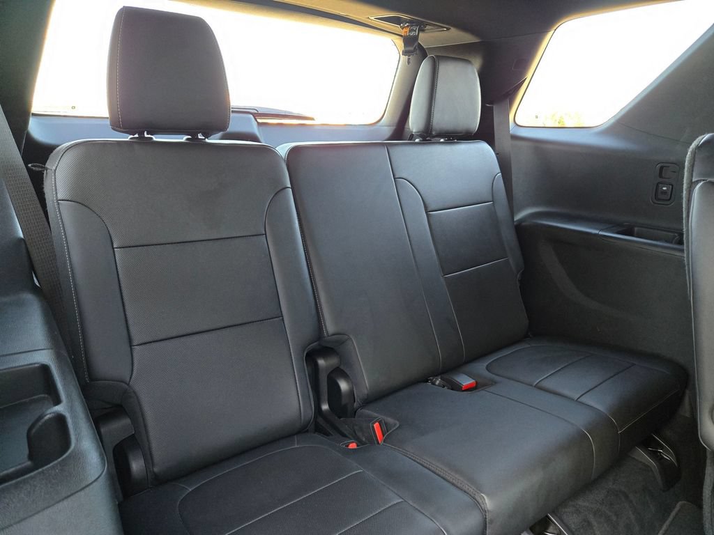 Used 2023 Chevrolet Traverse Premier FWD image 26