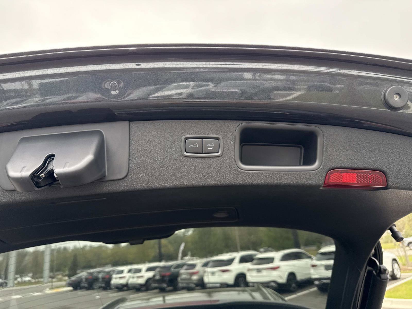 Used 2024 Porsche Macan image 12