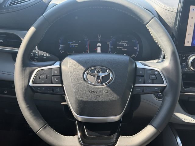 Used 2023 Toyota Highlander Limited FWD image 11