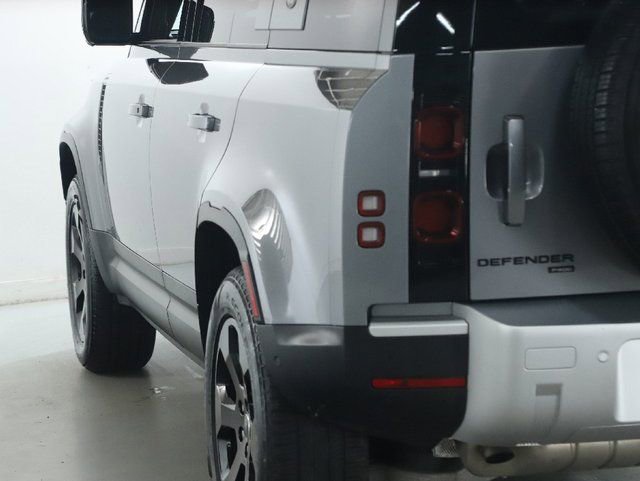 Used 2023 Land Rover Defender 110 SE image 6