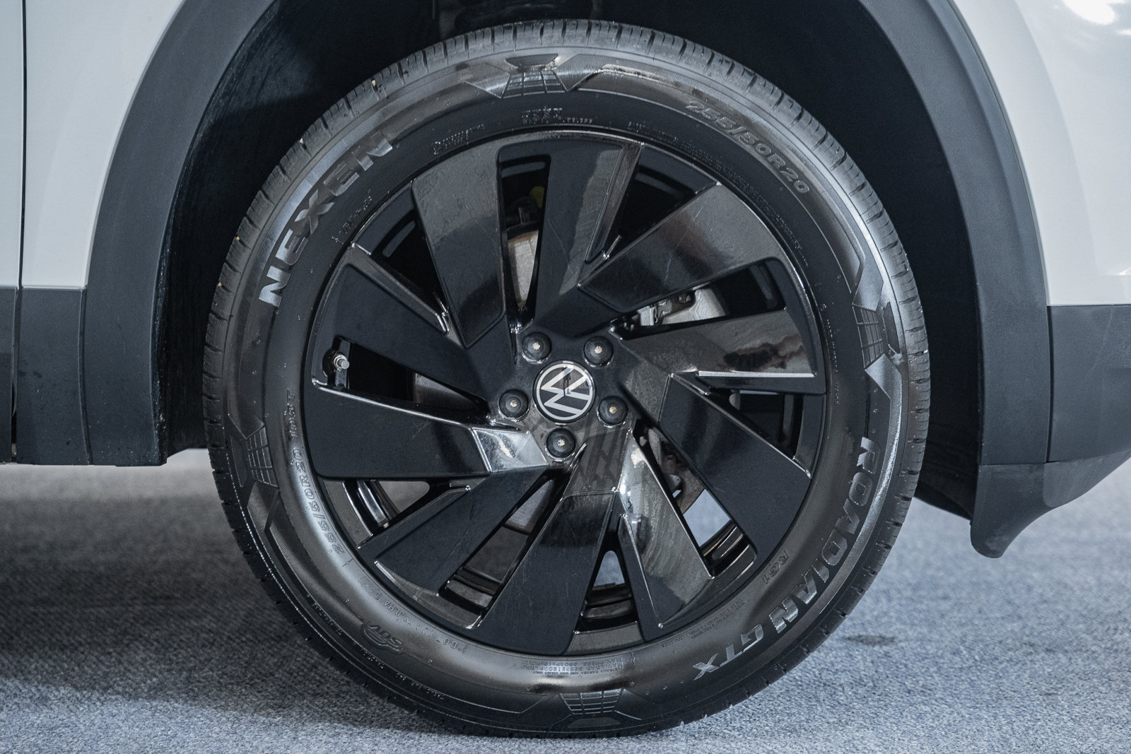 Used 2024 Volkswagen Atlas SE w/ Black Wheel Package AWD/4WD image 19