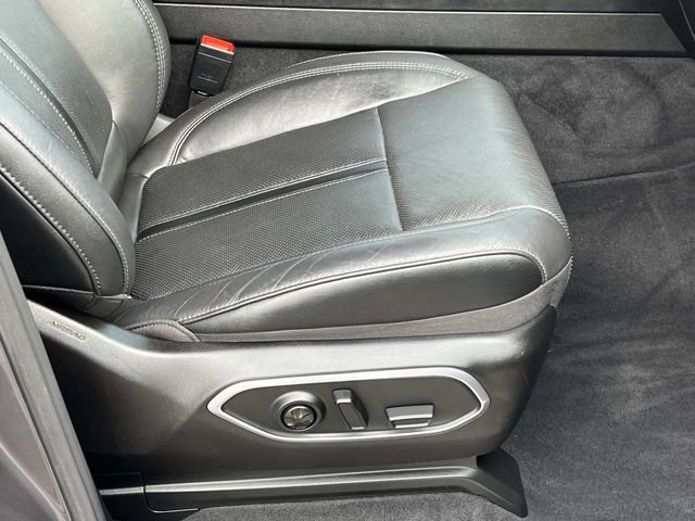 Used 2022 Jeep Wagoneer Series III w/ Flexible Seating Group AWD/4WD image 29