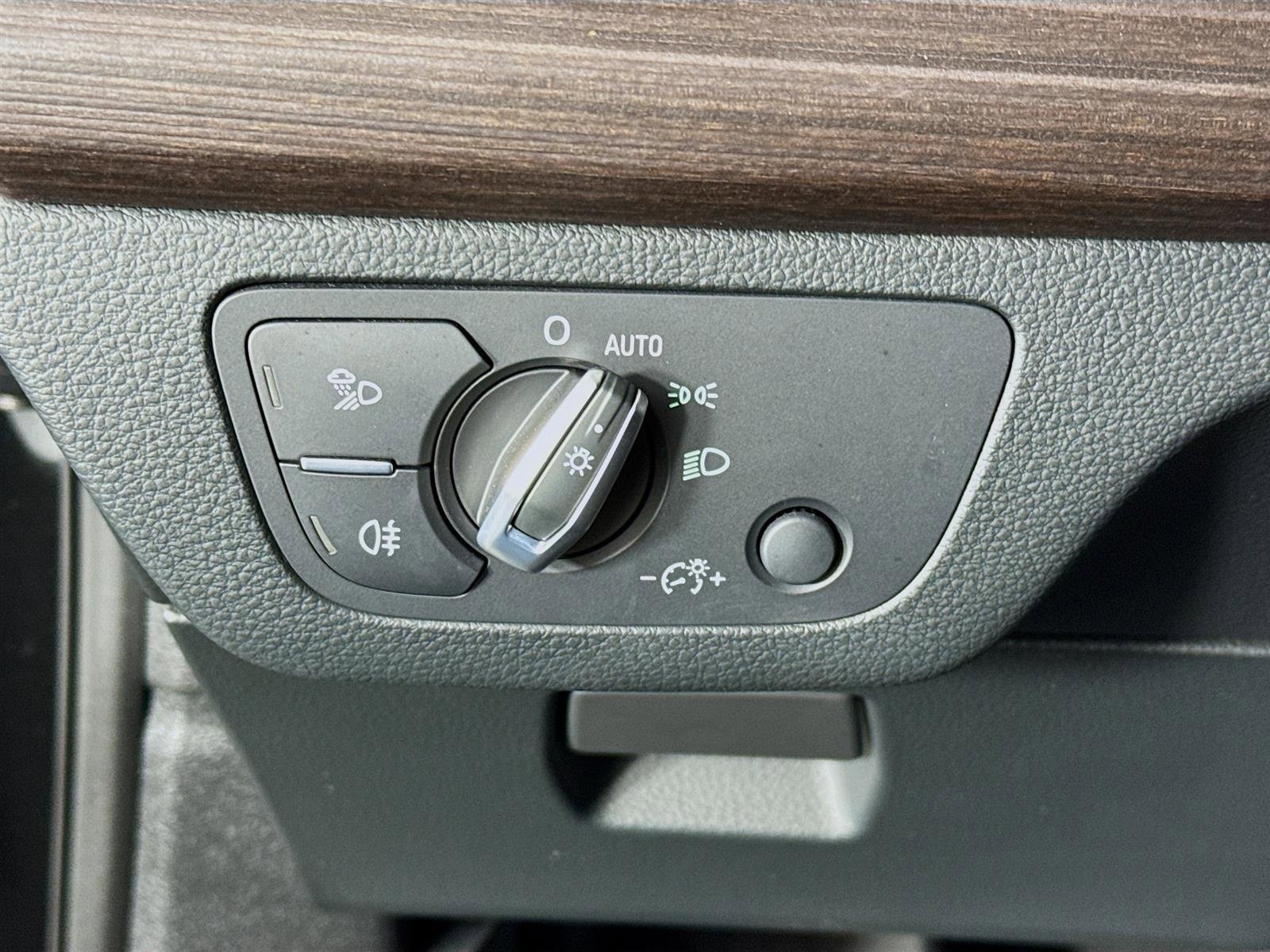 Used 2022 Audi Q5 2.0T Premium image 11