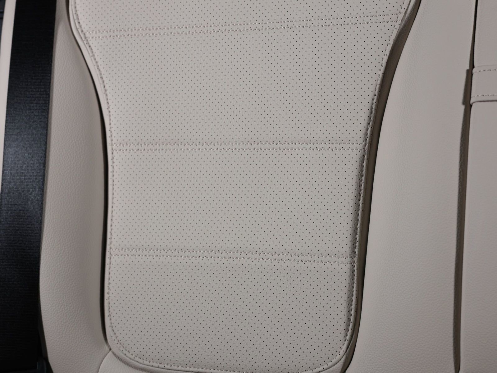 Used 2025 Mercedes-Benz GLC 300 4MATIC image 18