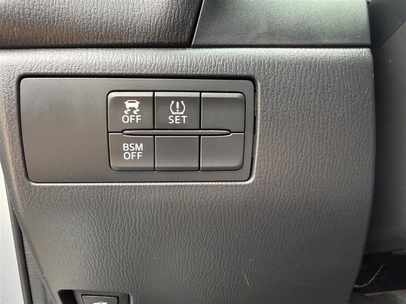 Used 2014 MAZDA MAZDA3 i Touring w/ Technology Package FWD image 41