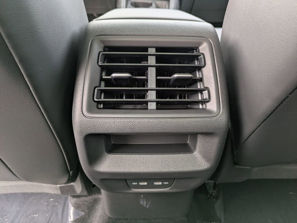 New 2026 Volkswagen Tiguan SE image 28