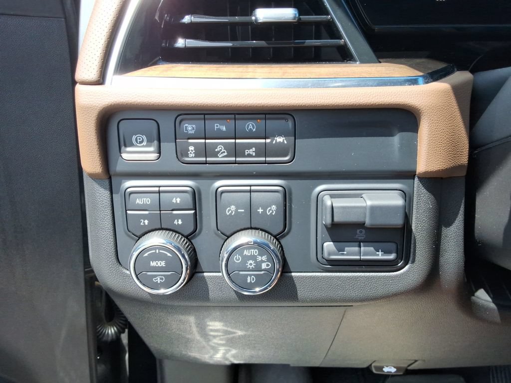 Certified 2025 Chevrolet Tahoe High Country w/ LPO, Illumination Package AWD/4WD image 39