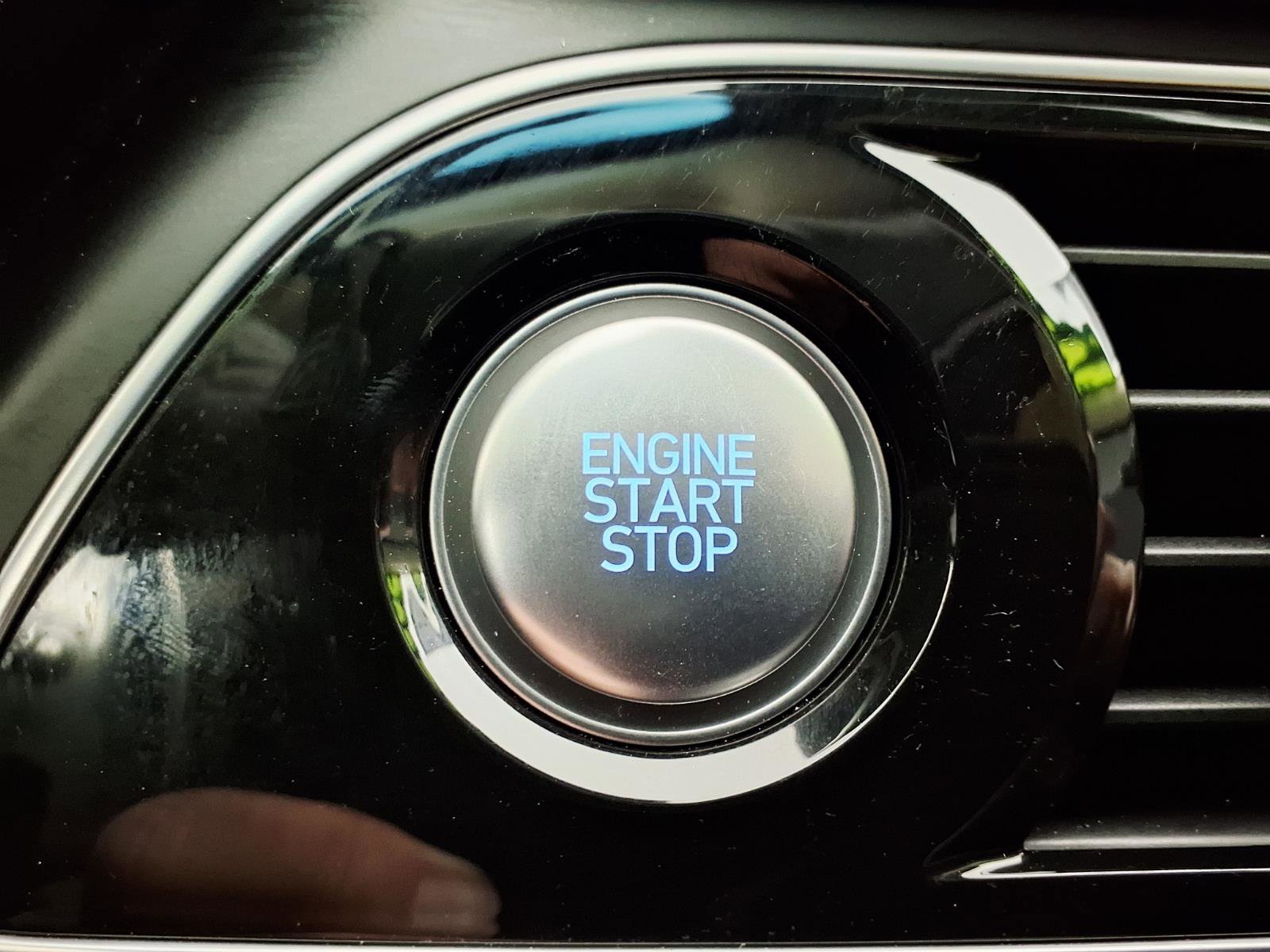 Certified 2022 Genesis G70 3.3T image 23