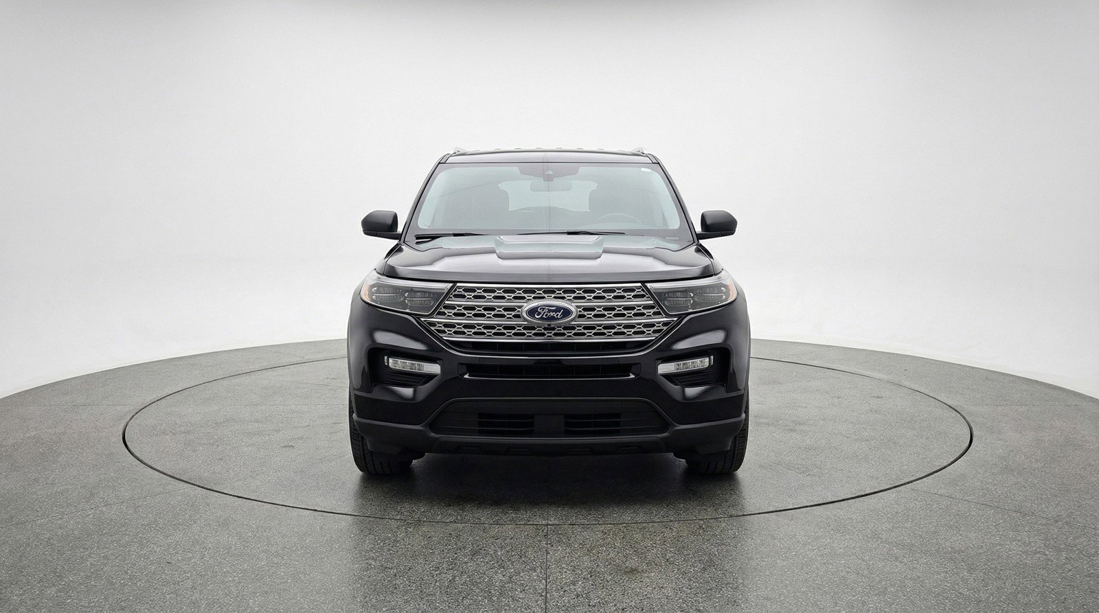Used 2024 Ford Explorer XLT w/ Equipment Group 202A AWD/4WD image 2