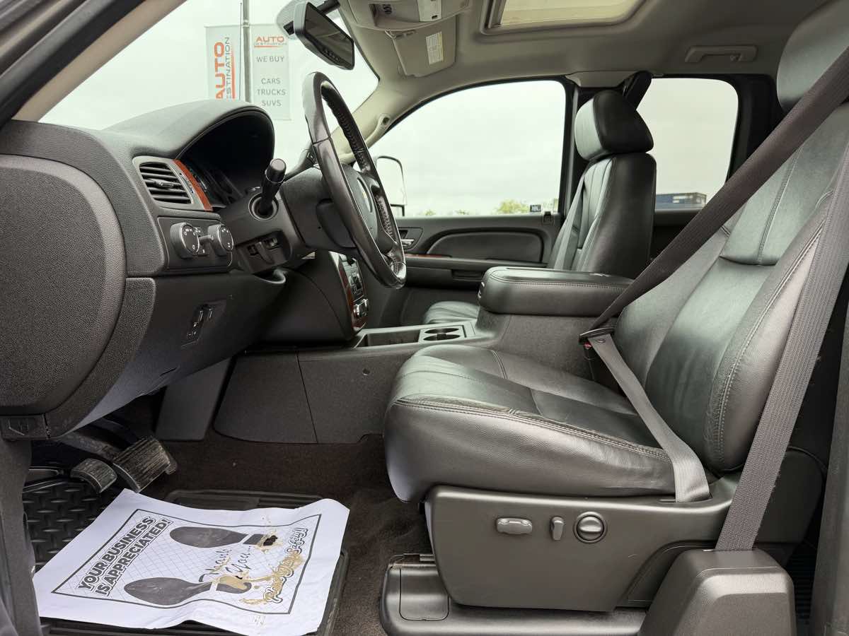 Used 2009 Chevrolet Silverado 3500 W/T AWD/4WD image 10