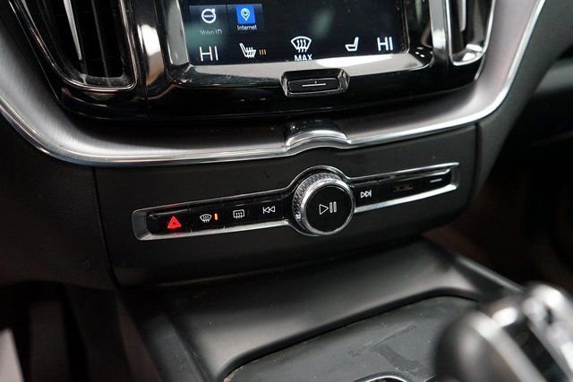 Used 2020 Volvo XC60 T5 Momentum image 39