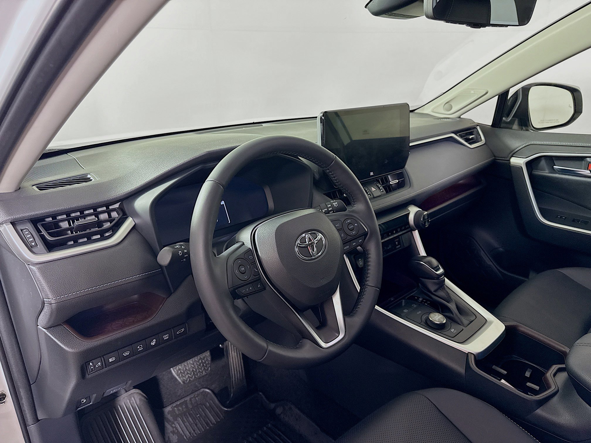 Used 2023 Toyota RAV4 Limited AWD/4WD image 9