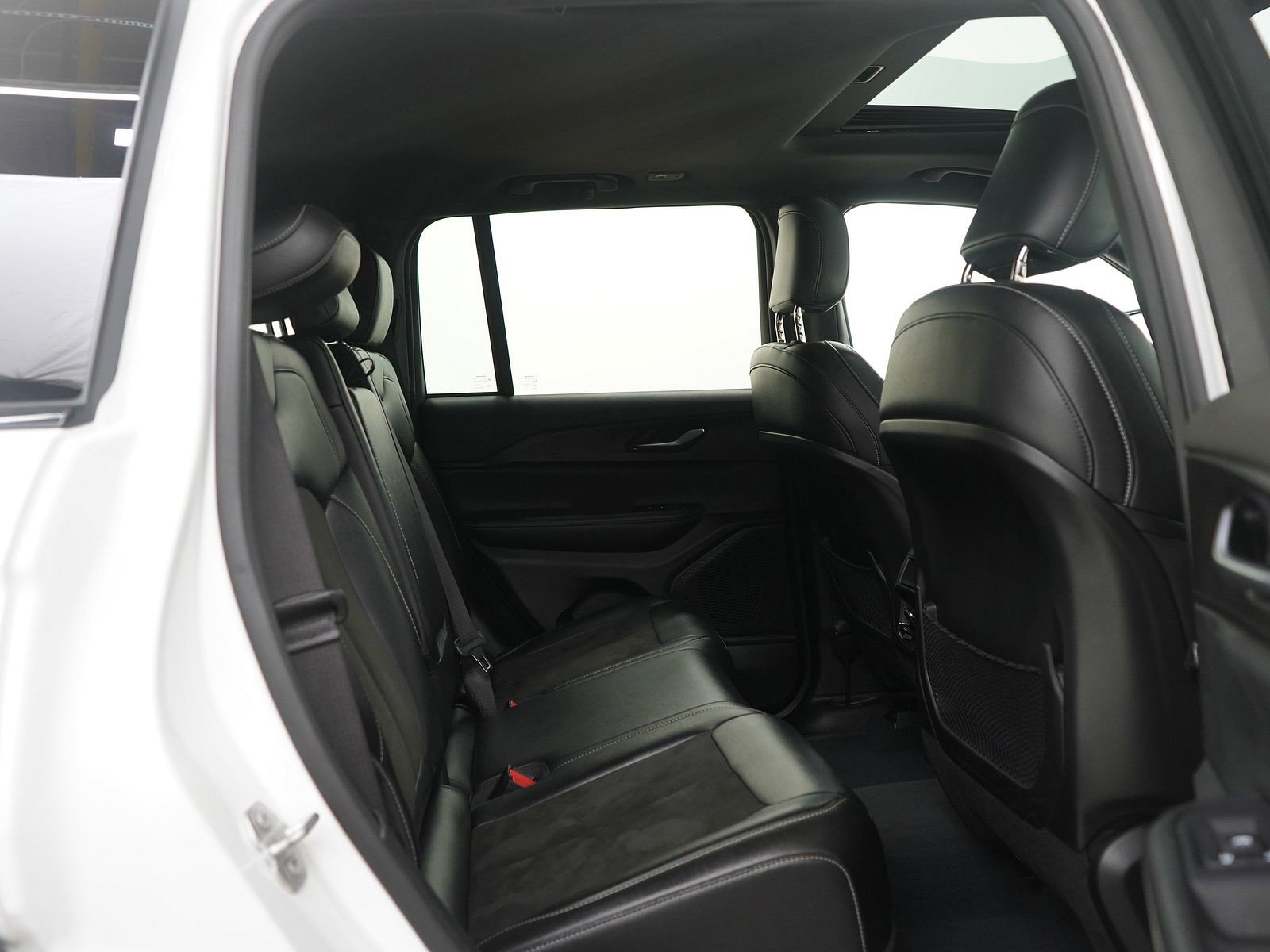 Used 2023 Jeep Grand Cherokee Altitude image 13