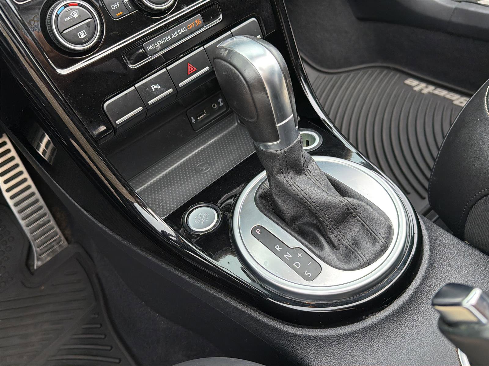 Used 2019 Volkswagen Beetle 2.0T Final Edition SEL FWD image 18