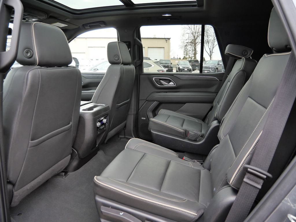 Used 2022 GMC Yukon SLT w/ SLT Premium Package image 13