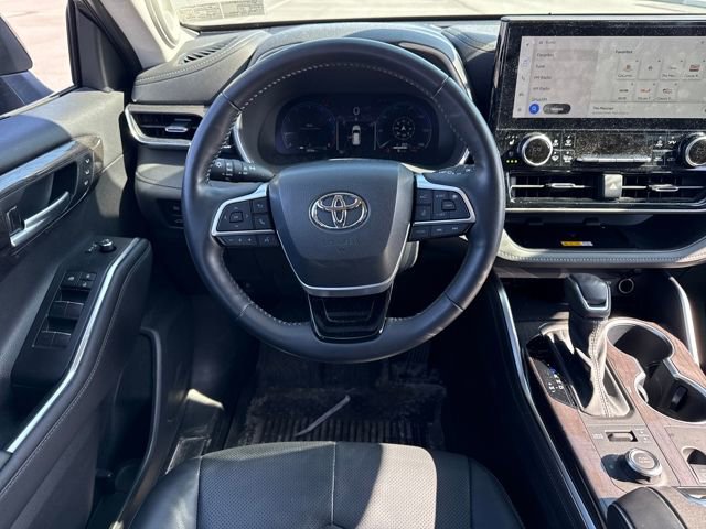 Used 2023 Toyota Highlander Limited image 18