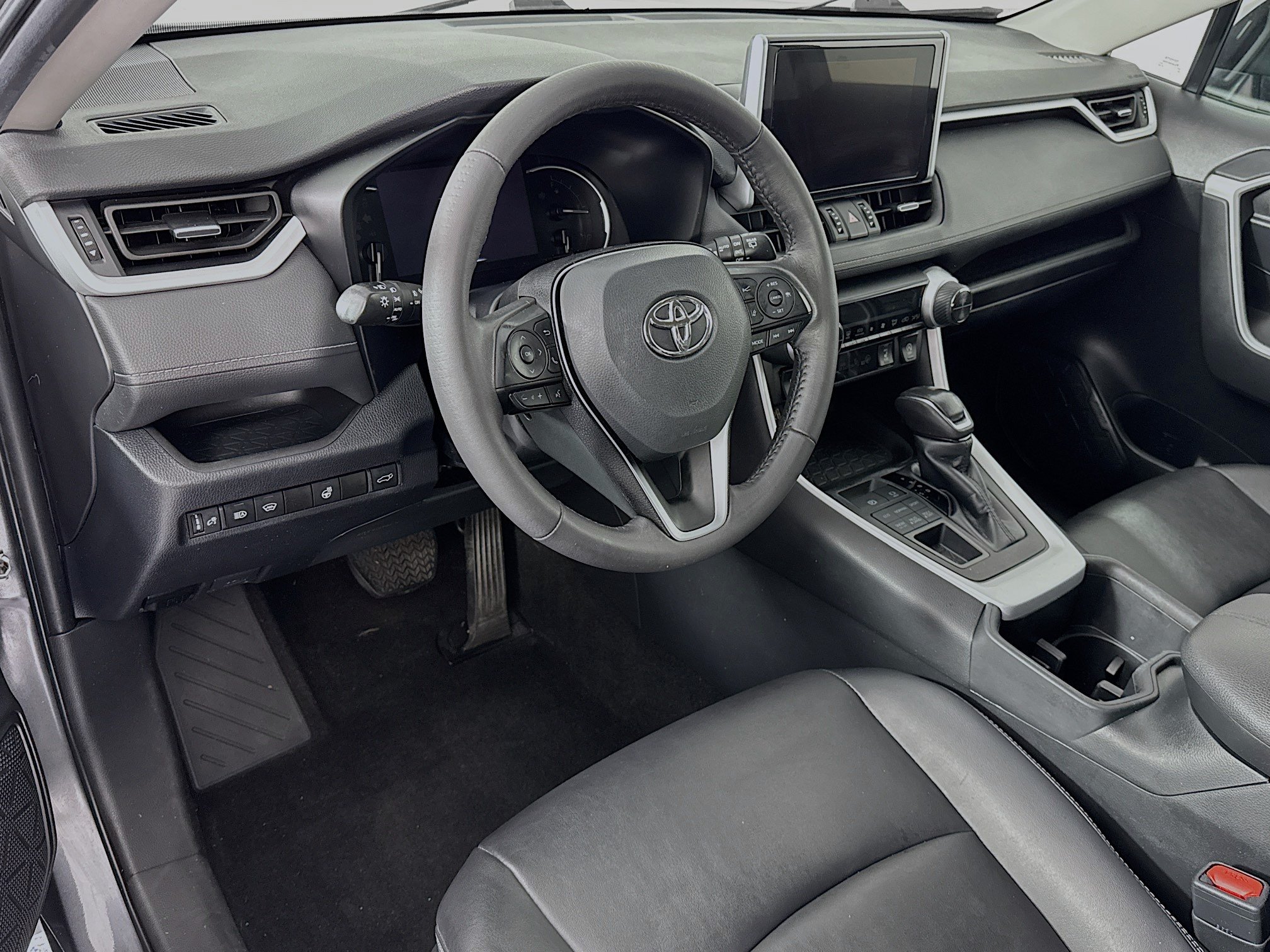 Used 2023 Toyota RAV4 XLE Premium AWD/4WD image 9