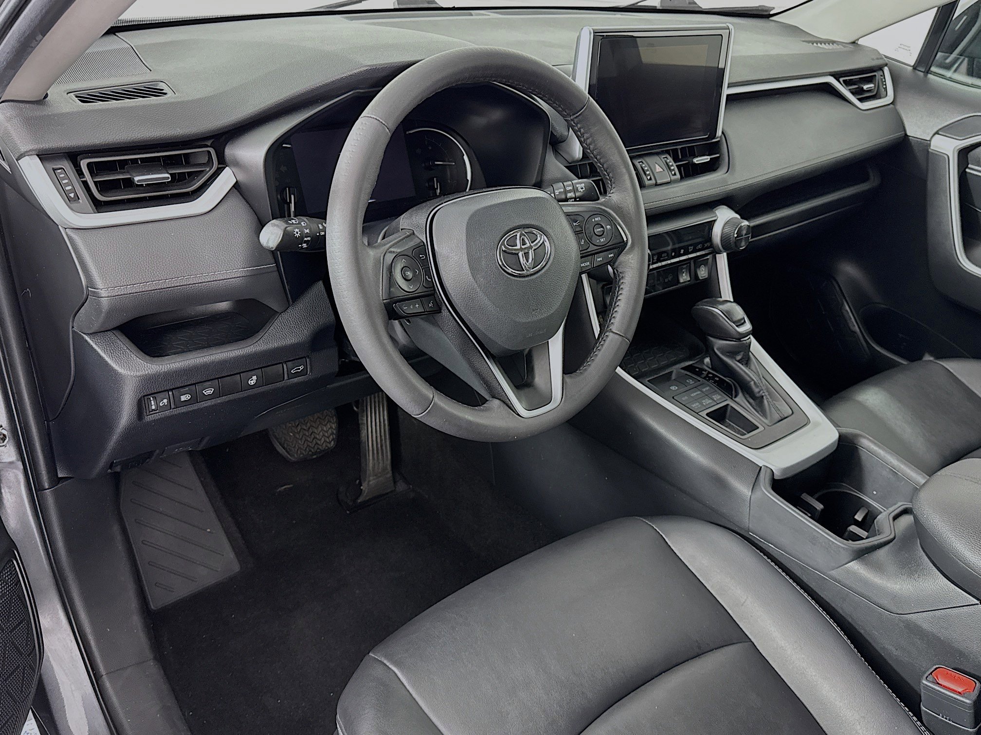 Used 2023 Toyota RAV4 XLE Premium AWD/4WD image 9