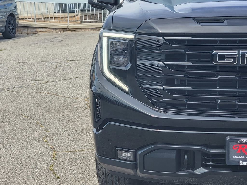 Used 2022 GMC Sierra 1500 Elevation w/ Elevation Premium Package image 3