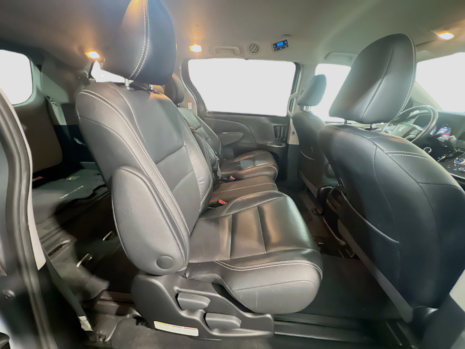 Used 2017 Toyota Sienna SE image 19