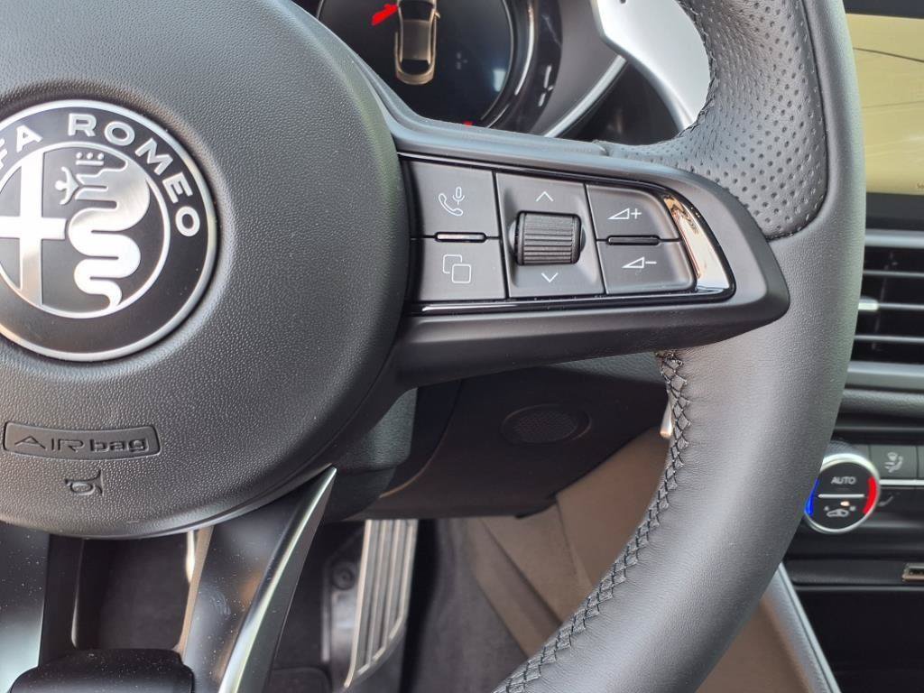 New 2025 Alfa Romeo Giulia w/ Driving Assist Package RWD image 16