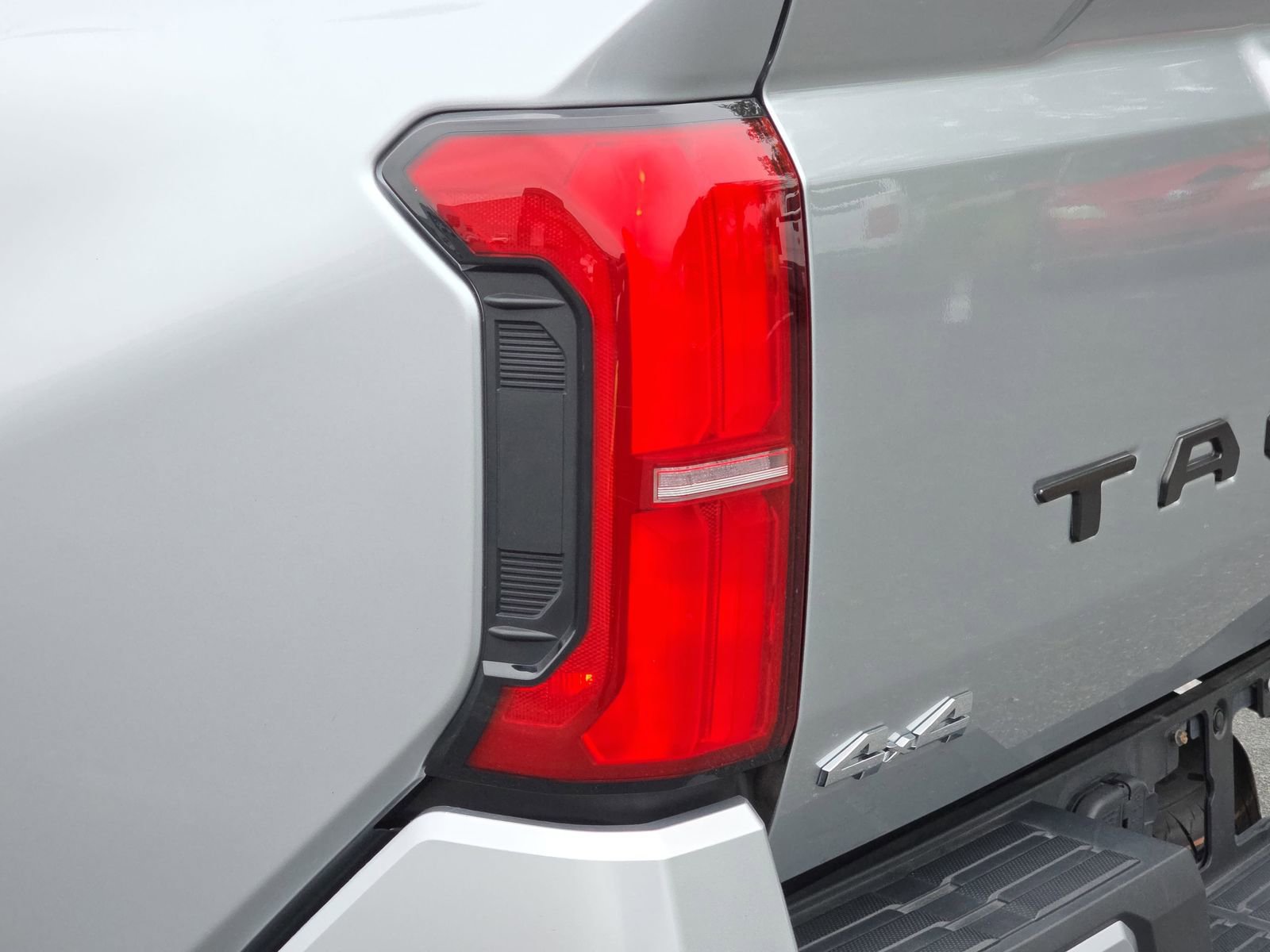 Used 2024 Toyota Tacoma SR5 AWD/4WD image 33