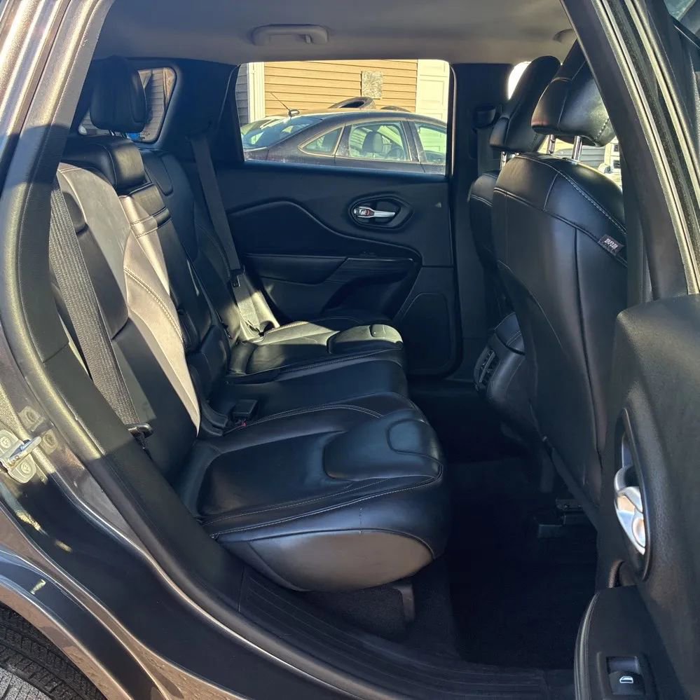 Used 2016 Jeep Cherokee Limited image 10