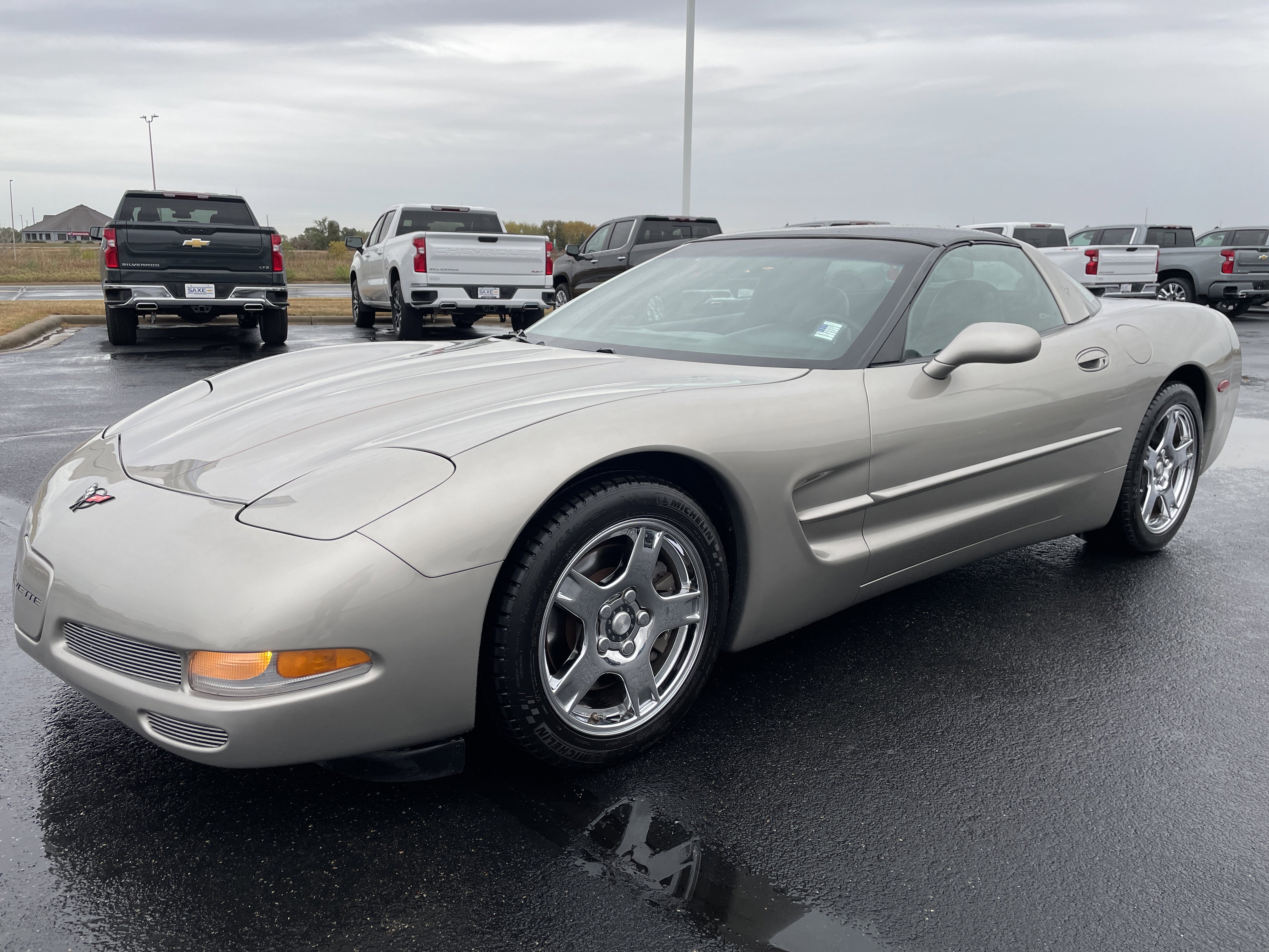 Used 1999 Chevrolet Corvette Coupe w/ Memory Pkg image 1