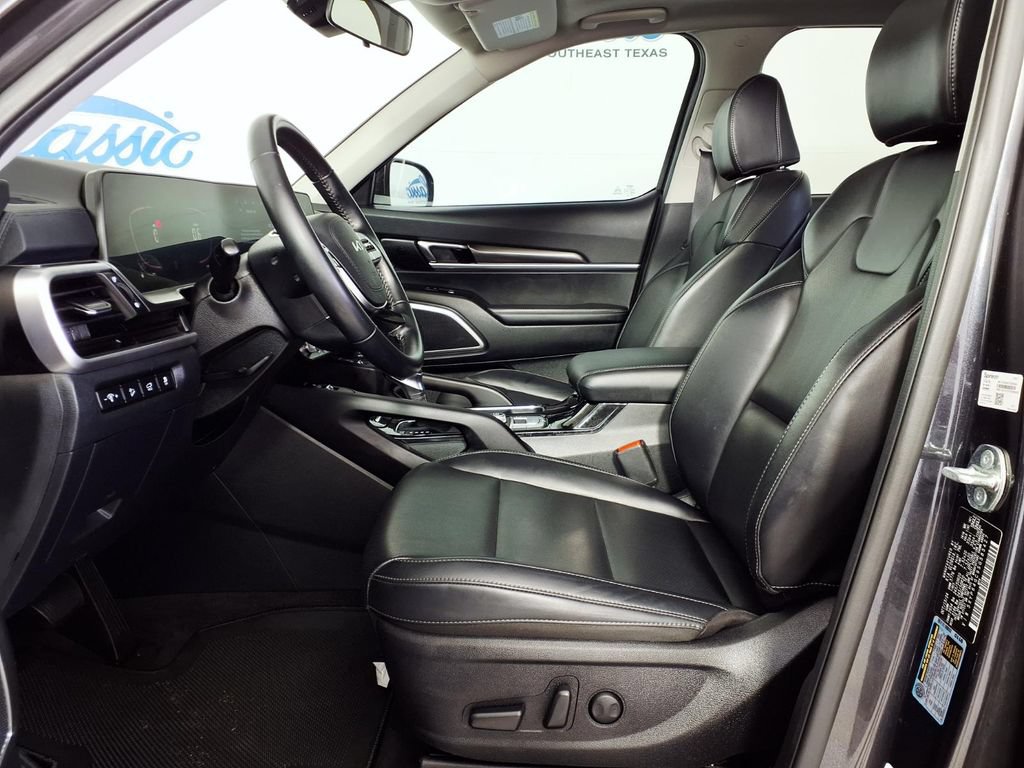 Used 2025 Kia Telluride S FWD image 7