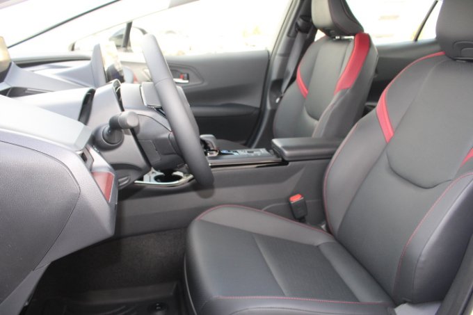 New 2026 Toyota Prius Plug-In Hybrid FWD image 10