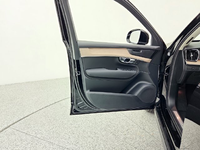 New 2026 Volvo XC90 B6 Plus w/ Protection Package Premier AWD/4WD image 23