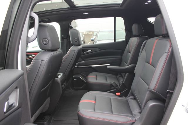 Used 2025 Chevrolet Traverse RS AWD/4WD image 24
