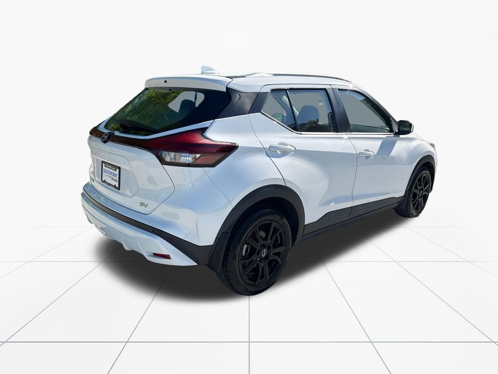 Used 2022 Nissan Kicks SV image 9