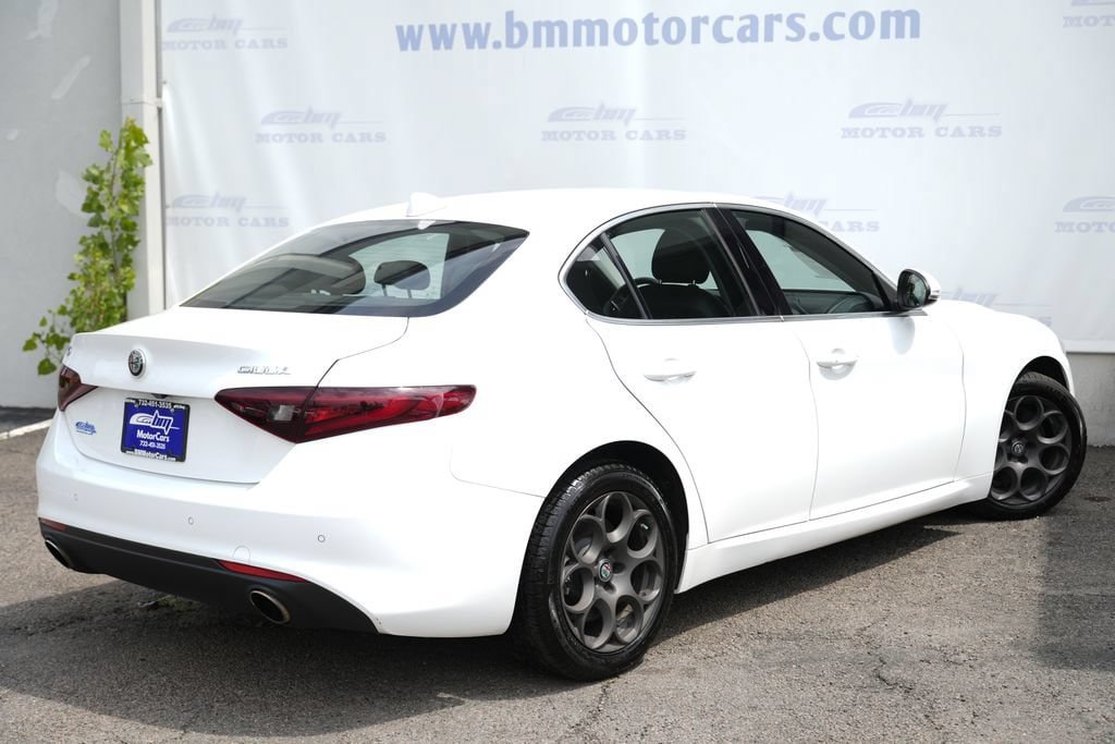 Used 2017 Alfa Romeo Giulia AWD image 3