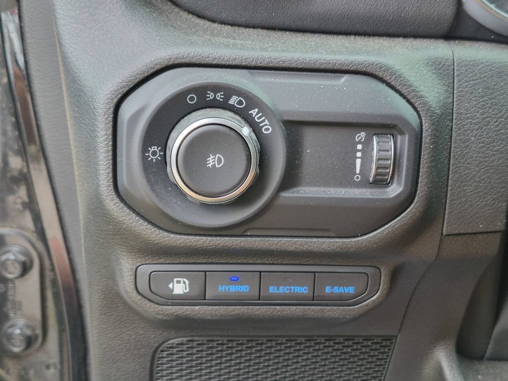 Used 2023 Jeep Wrangler Unlimited Sahara w/ Cold Weather Group AWD/4WD image 13