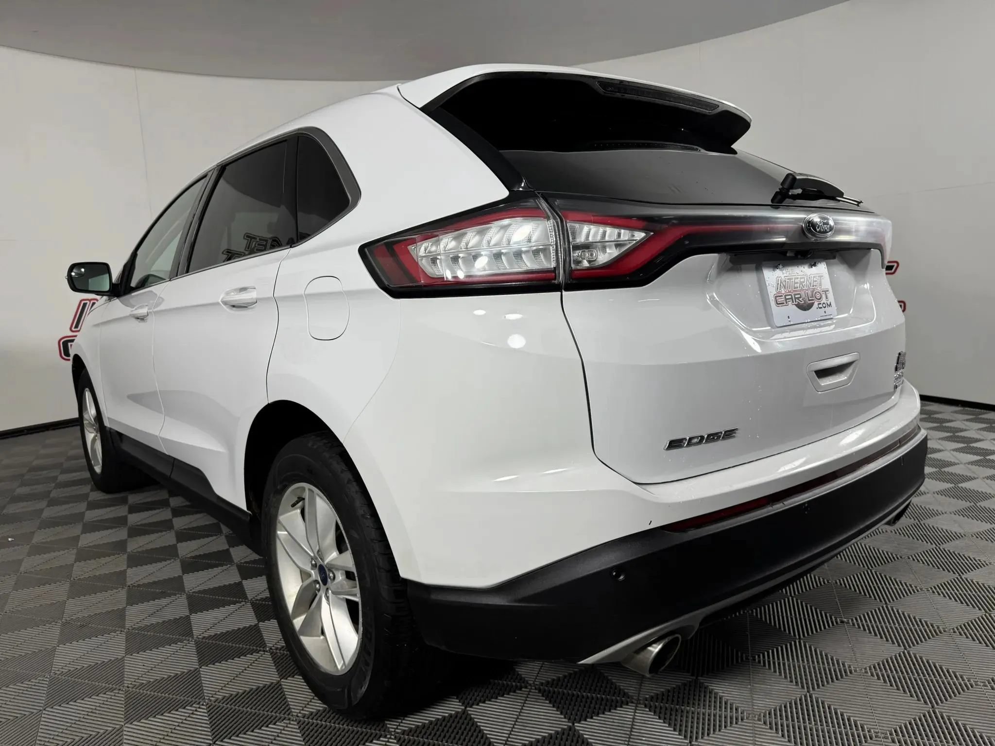 Used 2016 Ford Edge SEL FWD image 25