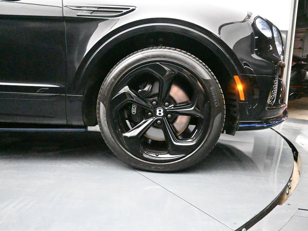 Used 2025 Bentley Bentayga AWD/4WD image 19