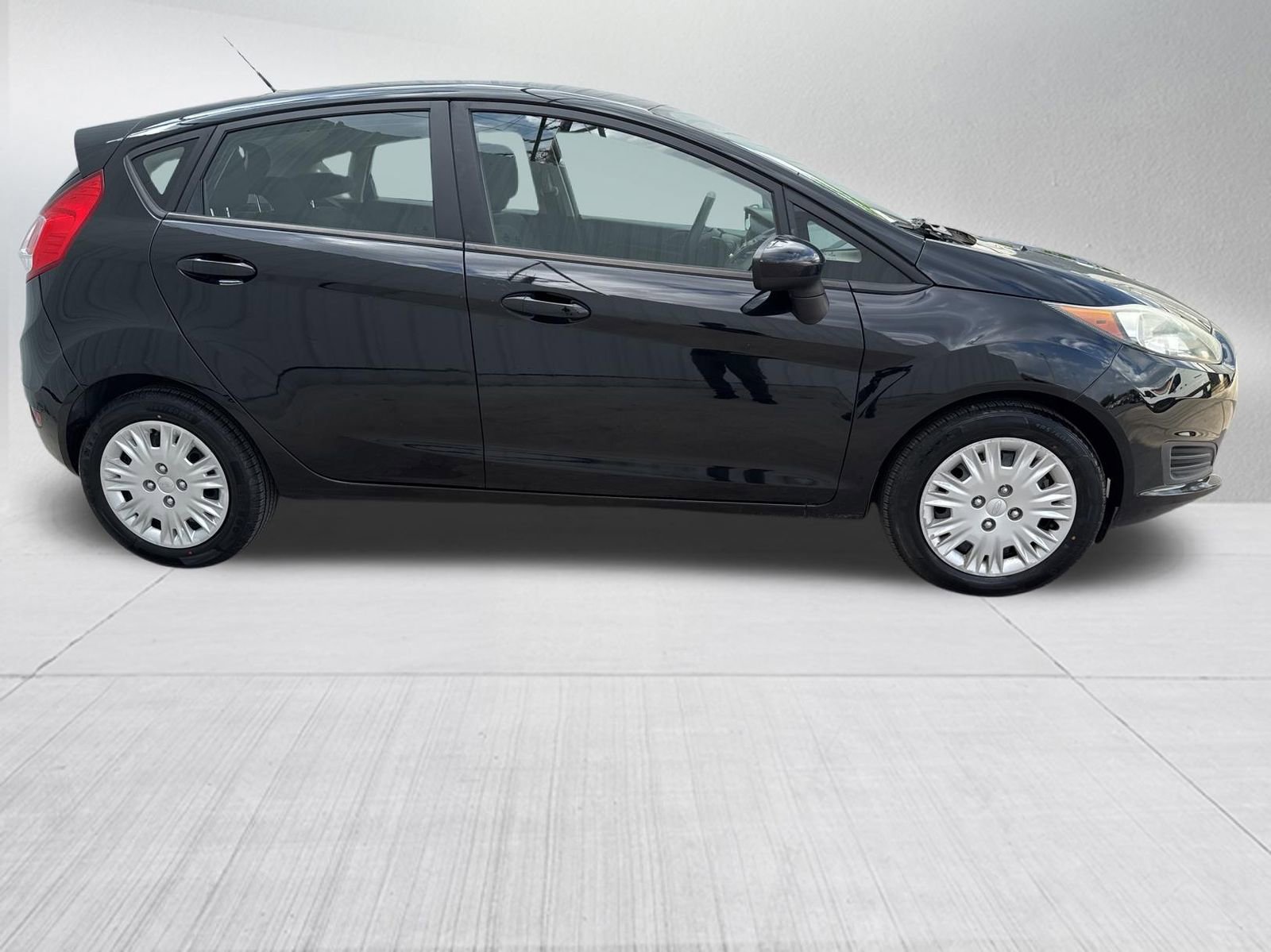 Used 2017 Ford Fiesta S FWD image 4