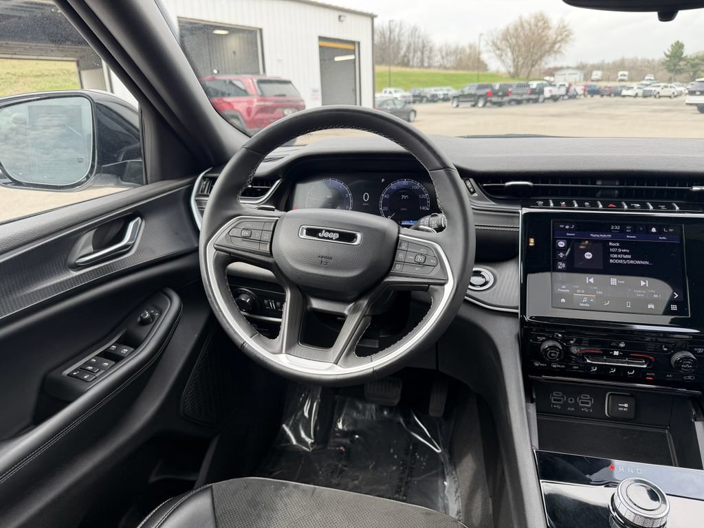 Used 2024 Jeep Grand Cherokee L Altitude AWD/4WD image 17