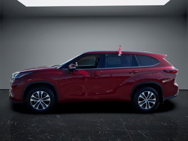 Used 2022 Toyota Highlander XLE AWD/4WD image 7
