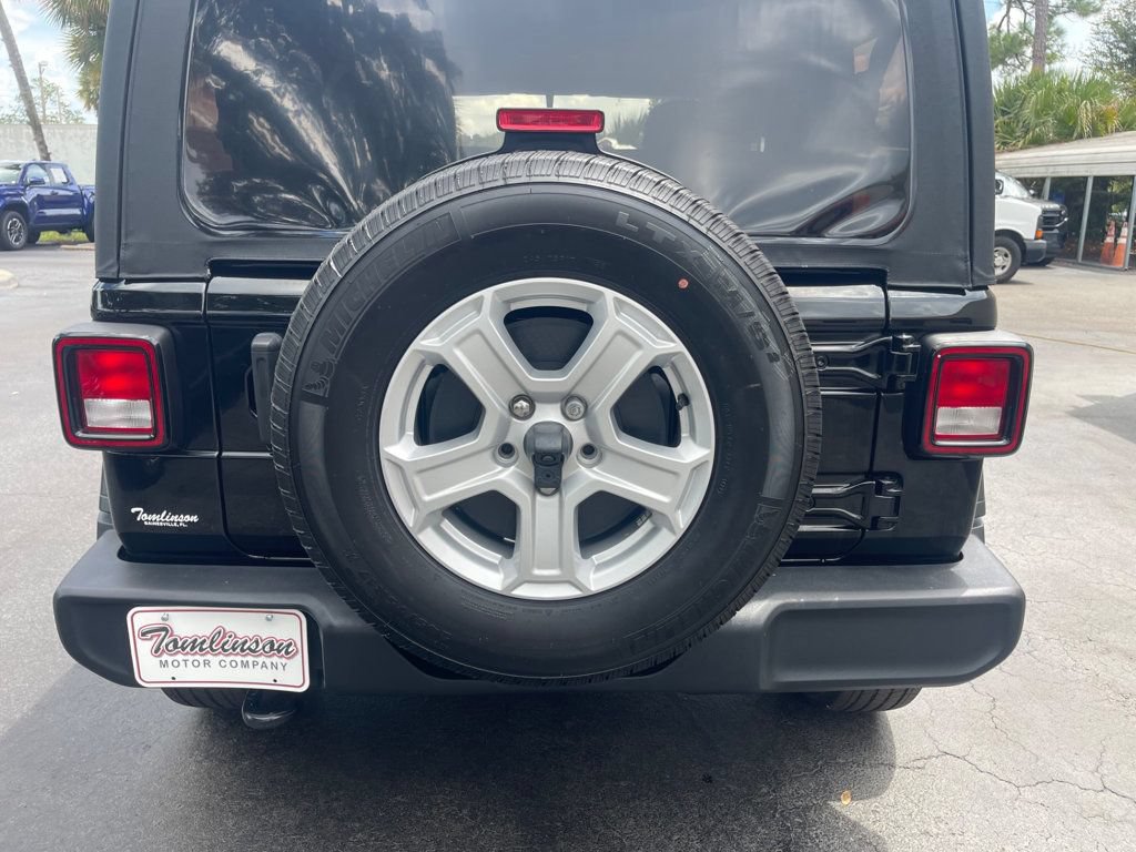 Used 2022 Jeep Wrangler Sport AWD/4WD image 5
