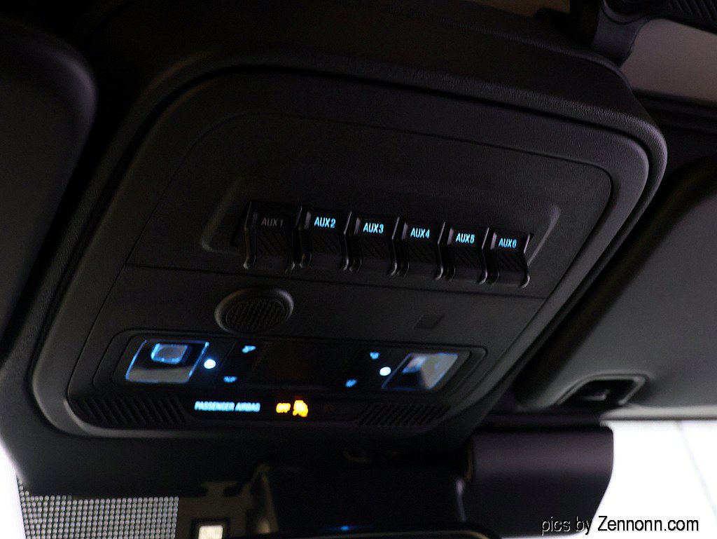 Used 2025 Ford Bronco Heritage Edition AWD/4WD image 29