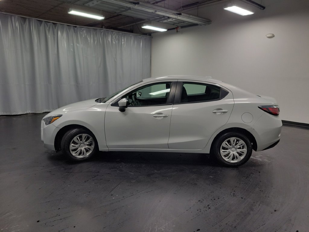 Used 2019 Toyota Yaris L FWD image 5