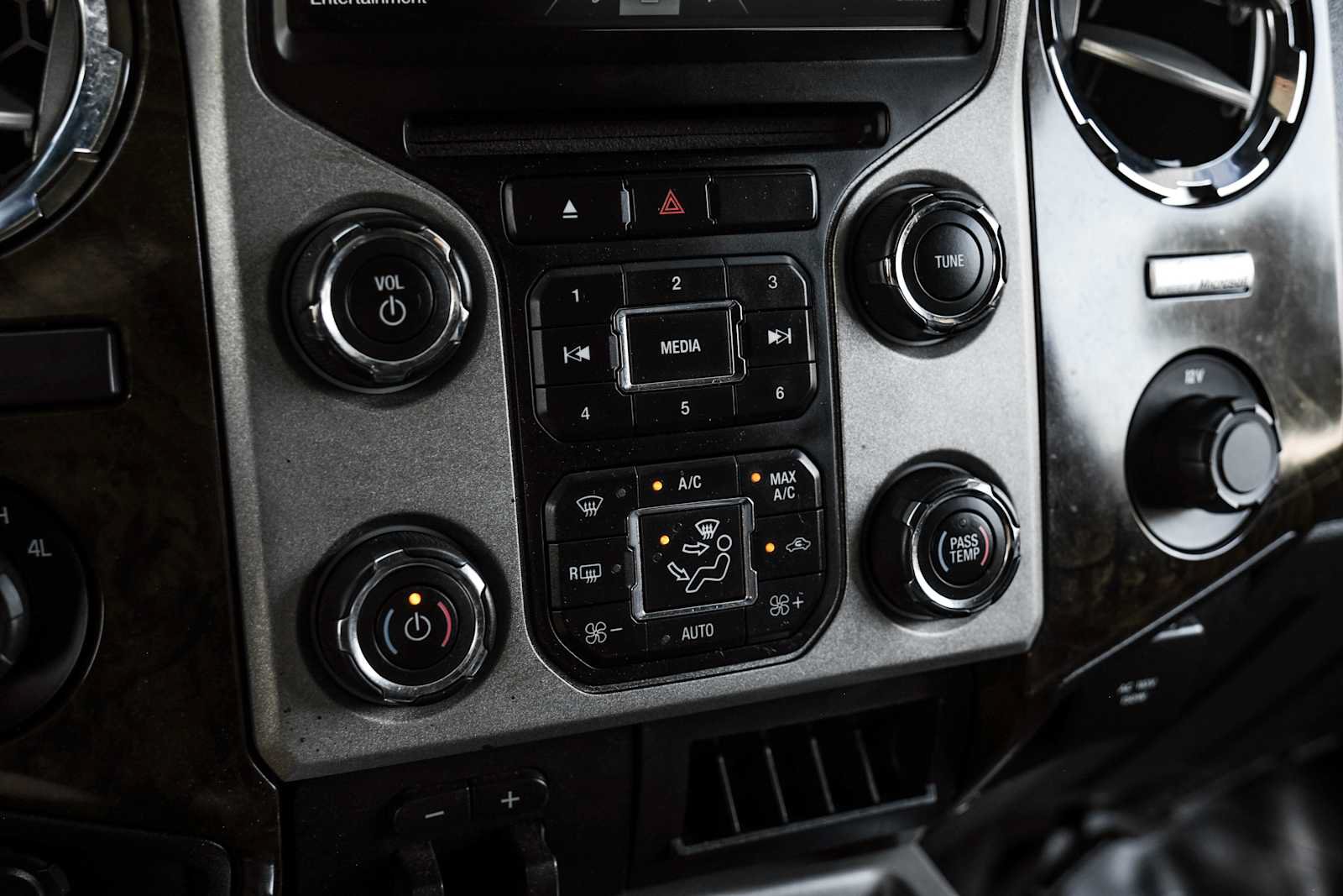 Used 2014 Ford F250 Platinum w/ FX4 Off-Road Package AWD/4WD image 18