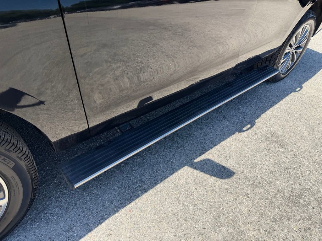 Used 2020 Ford Expedition Limited image 10