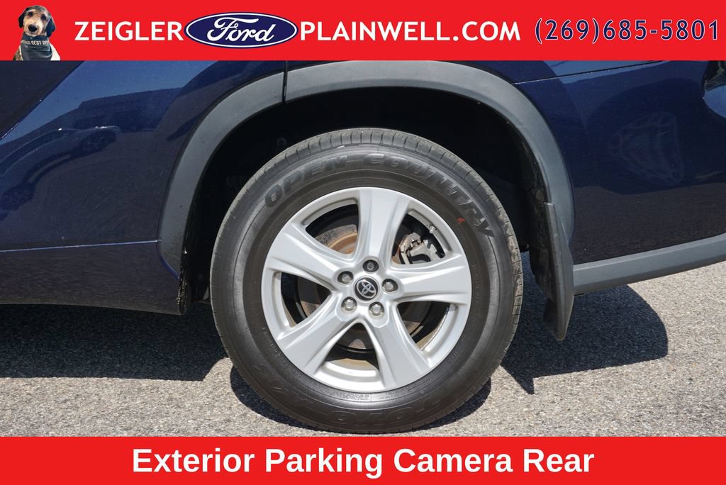 Used 2022 Toyota Highlander LE AWD/4WD image 9