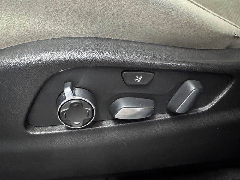 Used 2019 Cadillac XT4 Premium Luxury w/ Enhanced Visibility Package image 15