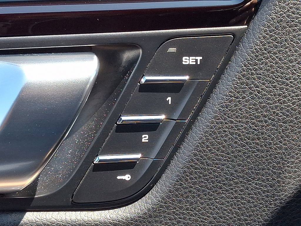 Used 2021 Porsche Macan S AWD/4WD image 39