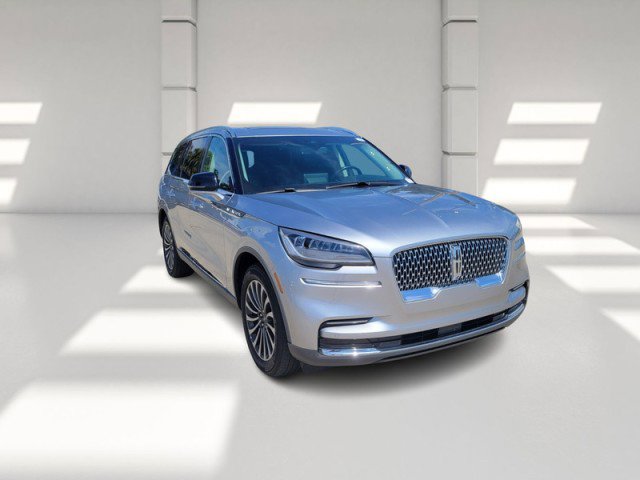 Used 2023 Lincoln Aviator Reserve image 4