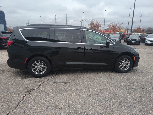 Used 2021 Chrysler Pacifica Touring image 6